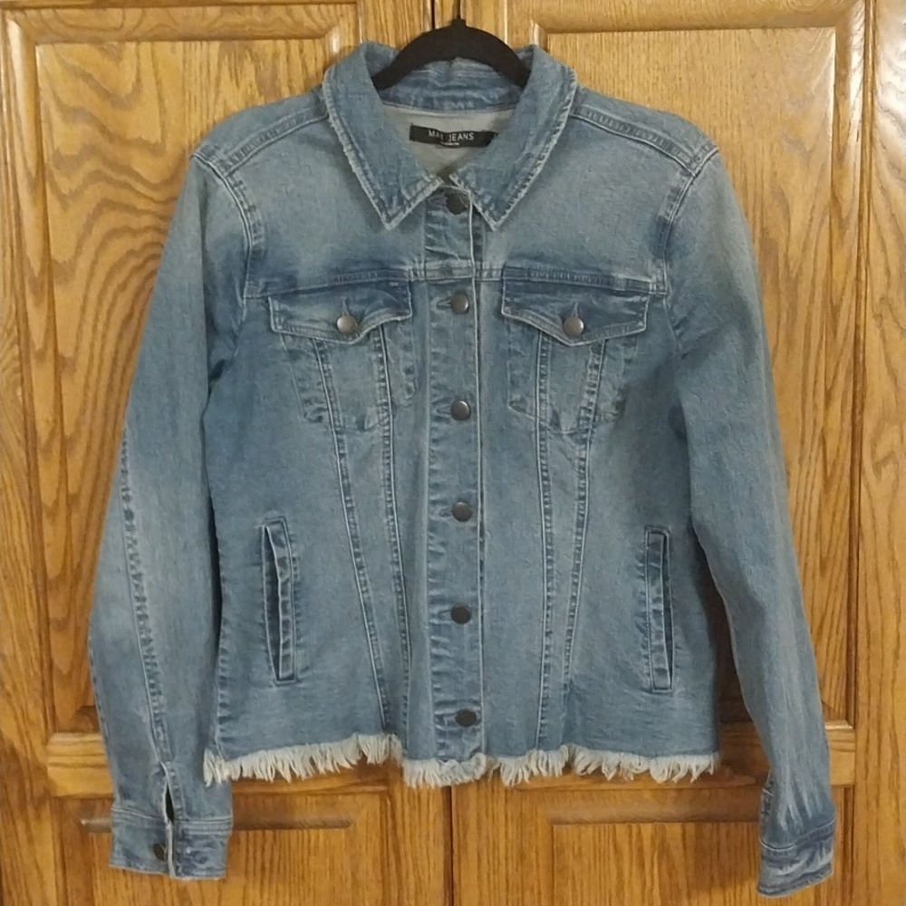 Max Jeans Women's Raw Hem Denim Trucker Jean Jacket Size Large Medium Blue Wash